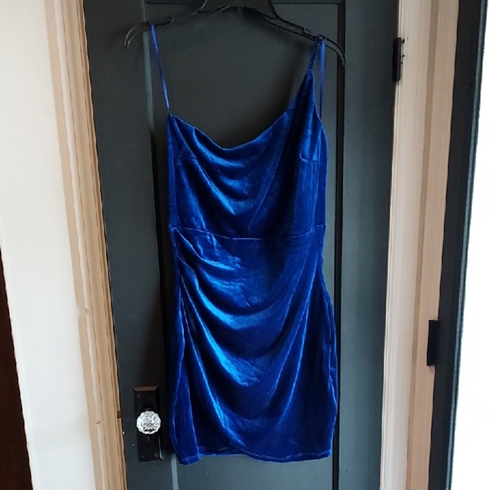 EOne Shoulder Blue Velvet Dress
